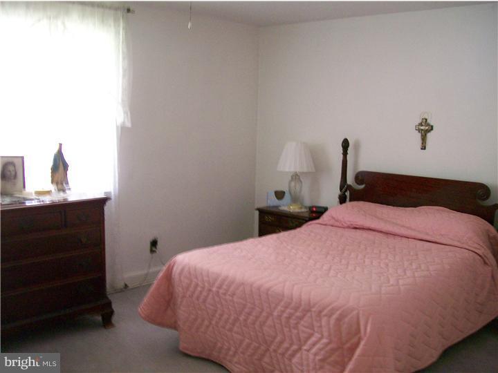 3952 Stratford Road Upper Darby, PA 19026 - Photo 18 of 25 Bedroom - Main