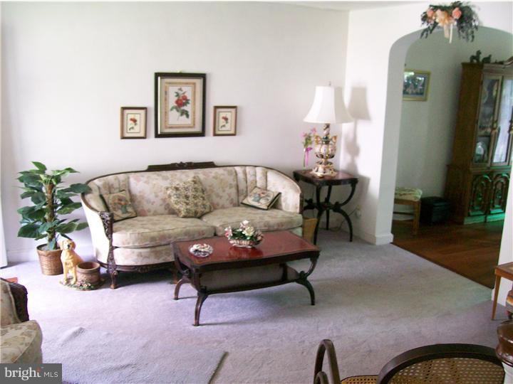 3952 Stratford Road Upper Darby, PA 19026 - Photo 7 of 25 Living Room