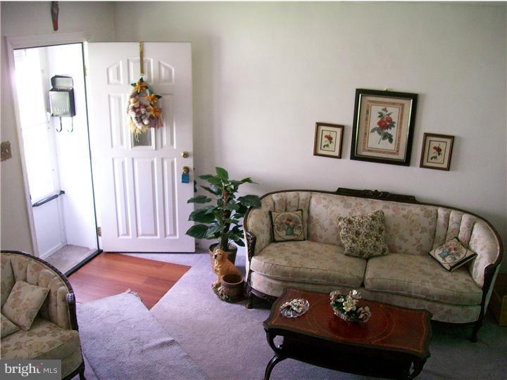 3952 Stratford Road Upper Darby, PA 19026 - Photo 8 of 25 Living Room