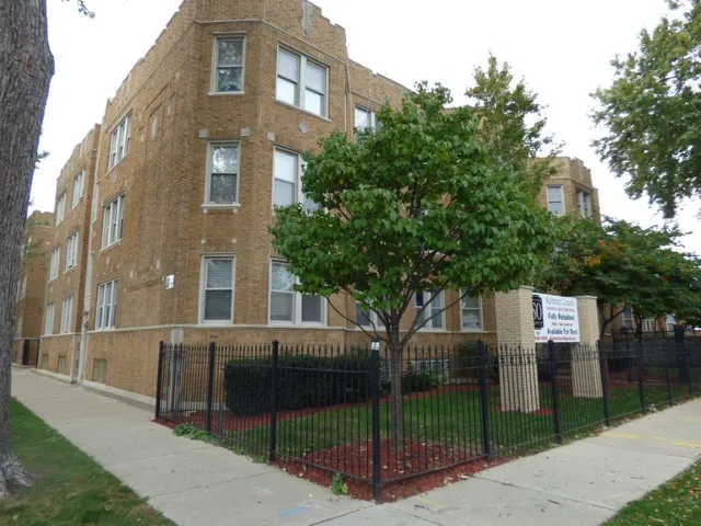 $1,585 | 4558 West George Street, Unit 2, Chicago, IL 60641