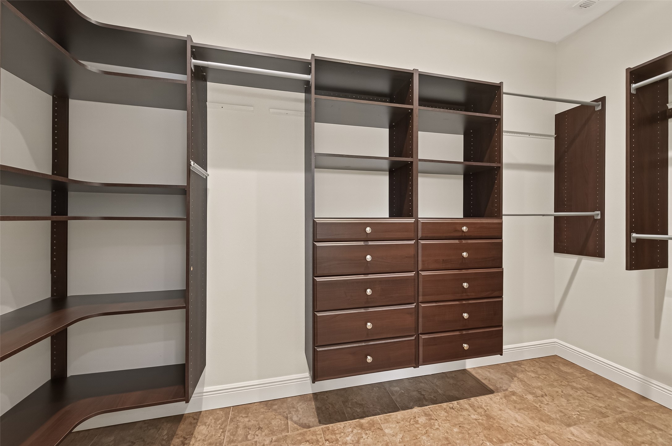 6131 Hampton Way Court Spring, TX 77389 - Photo 40 of 50 a room with a closet