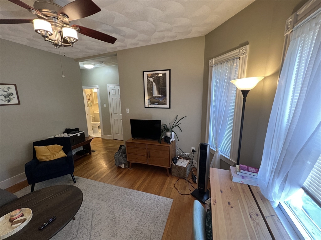 24 Ellington Road, Unit 2 Somerville, MA 02144 - Photo 5 of 23