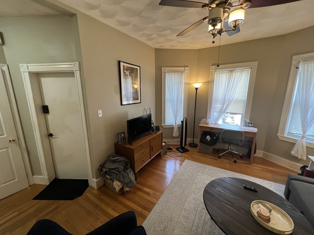 24 Ellington Road, Unit 2 Somerville, MA 02144 - Photo 6 of 23