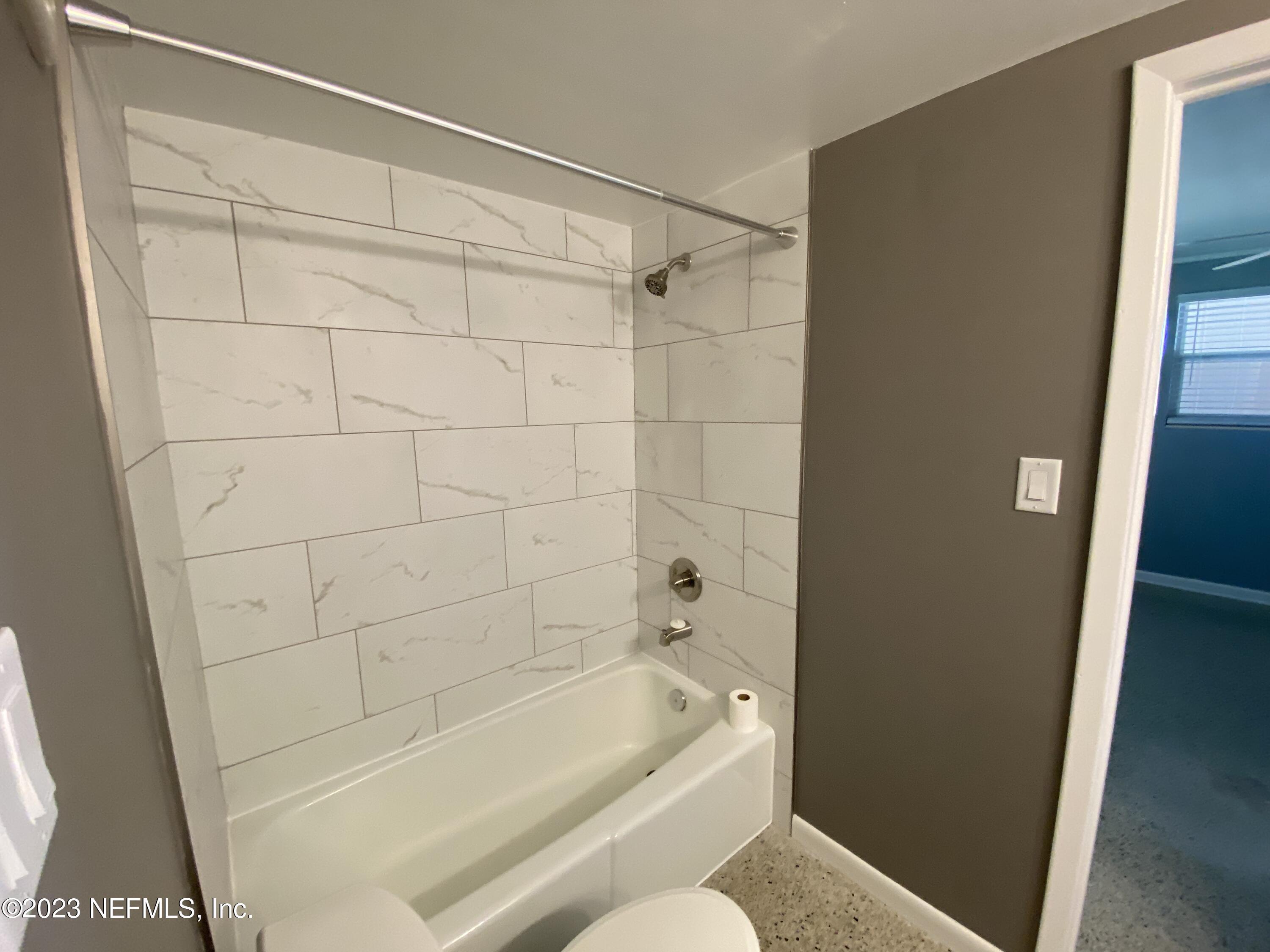 102 St Elmo Road Green Cove Springs, FL 32043 - Photo 8 of 15 a bathroom with a bathtub