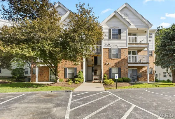 $194,900 | 430 Benton Drive, Unit A, St. Peters, MO 63376