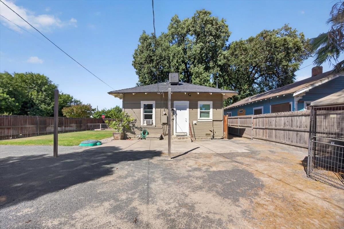 1407 E Street Reedley, CA 93654 - Photo 20 of 32