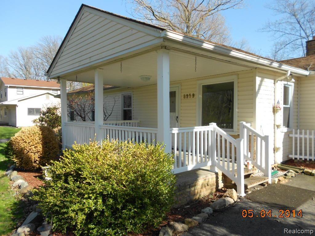 8959 Rucker Road Grosse Ile, MI 48138 - Photo 4 of 26 DSCN2555.jpg