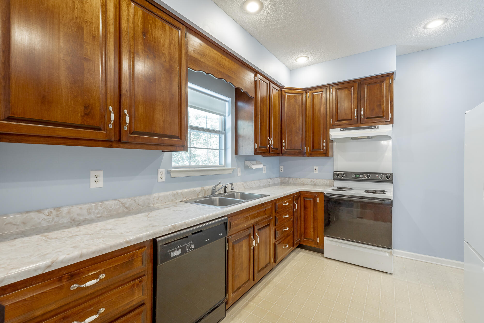 703 Miles Road Signal Mountain, TN 37377 - Photo 30 of 75 Kitchen