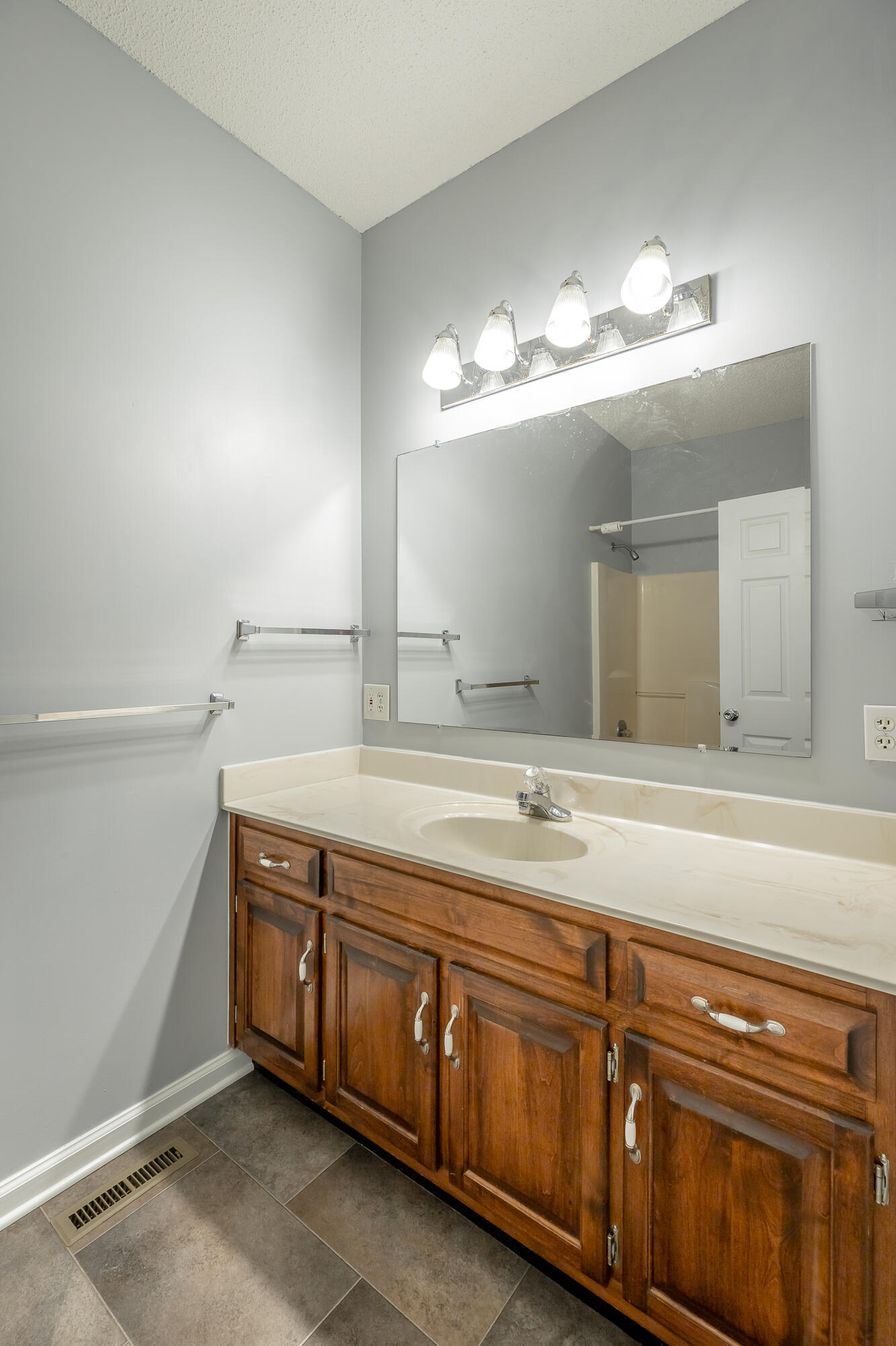 703 Miles Road Signal Mountain, TN 37377 - Photo 38 of 75 Full Bath