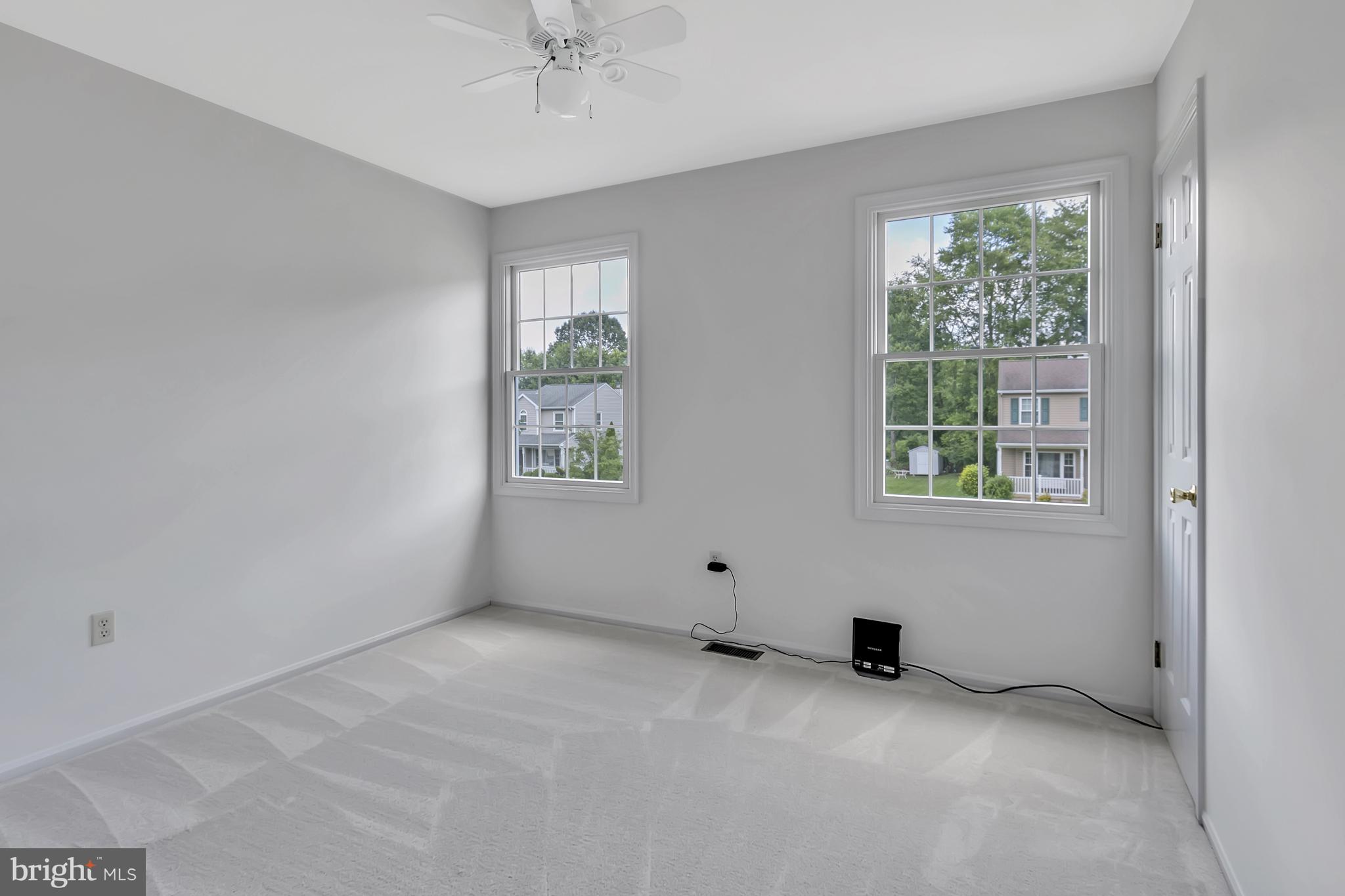 10 New Haven Drive Newark, DE 19713 - Photo 21 of 27 an empty room with windows