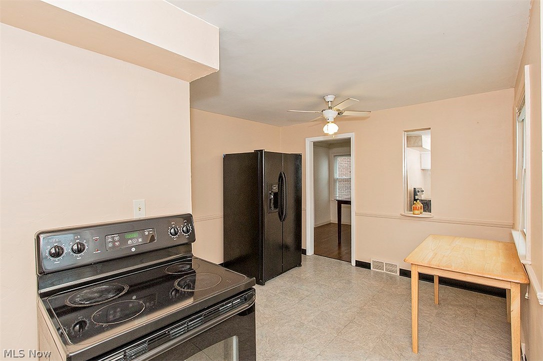4434 Baintree Road Cleveland, OH 44118 - Photo 15 of 31