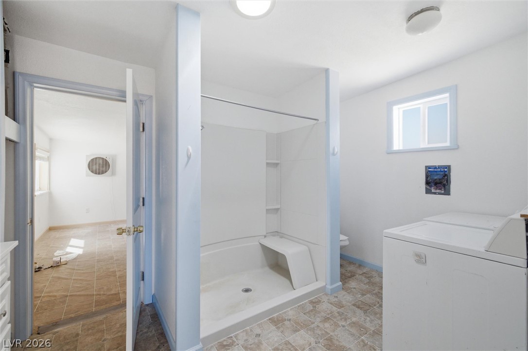 405 Main Street Beatty, NV 89003 - Photo 9 of 28 Functional full bathroom featuring a tub/shower combo and convenient laundry amenities.