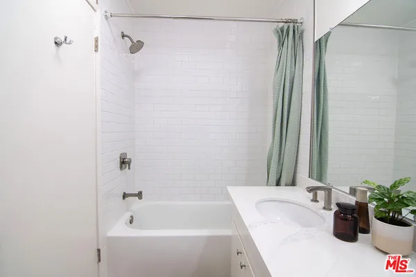 $3,600 | 8701 Delgany Avenue, Unit 208, Playa del Rey, CA 90293