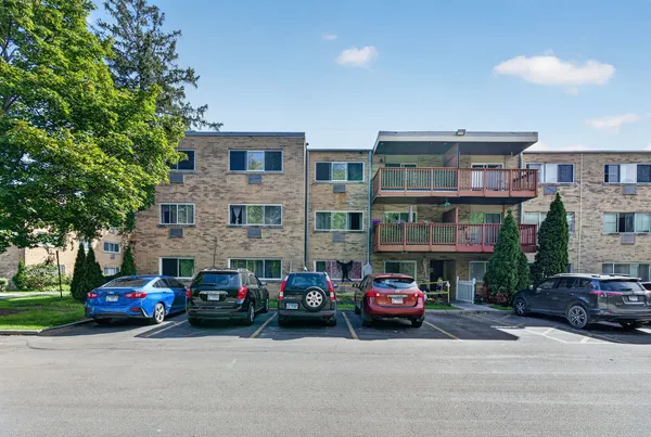 $285,000 | 762 Dempster Street, Unit D212, Mount Prospect, IL 60056