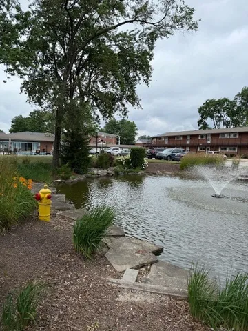 $1,400 | 1500 Busse Road, Unit 2D, Mount Prospect, IL 60056