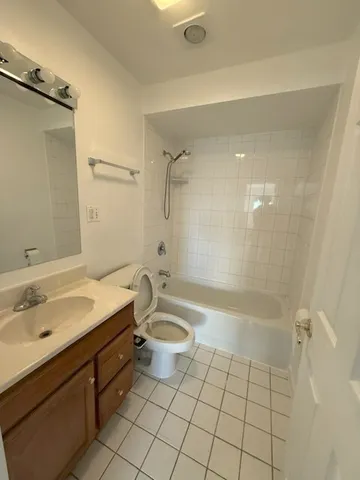 $1,400 | 1500 Busse Road, Unit 2D, Mount Prospect, IL 60056