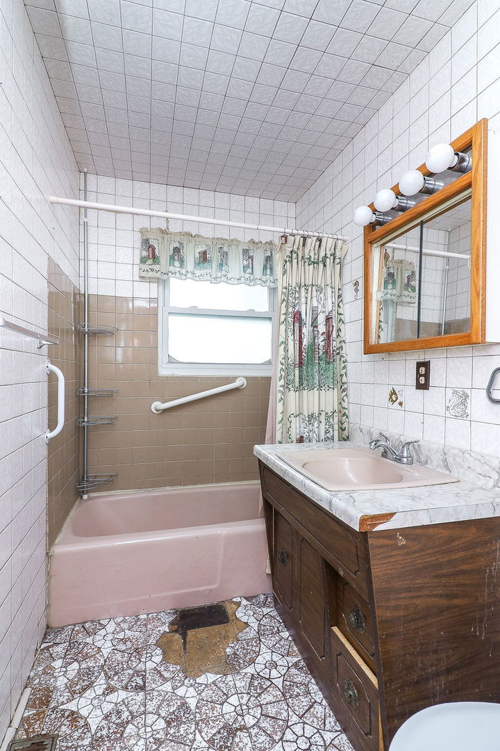 761 Geneva Avenue Romeoville, IL 60446 - Photo 2 of 2 Gallery Image 2