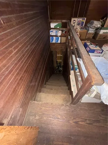 a bathroom with a toilet