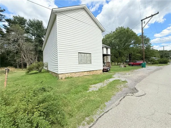 a view of a house with a backyard