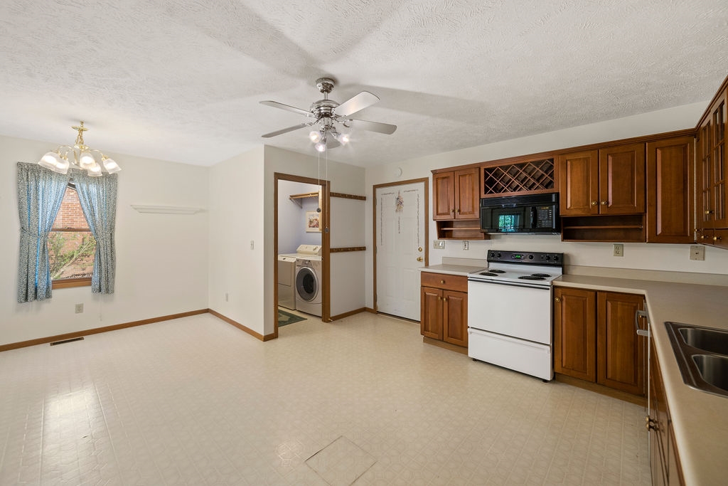 4404 West Petty Road Muncie, IN 47304 - Photo 4 of 20