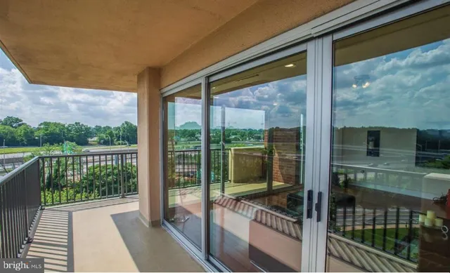 $3,350 | 1300 Army Navy Drive, Unit 922, Arlington, VA 22202