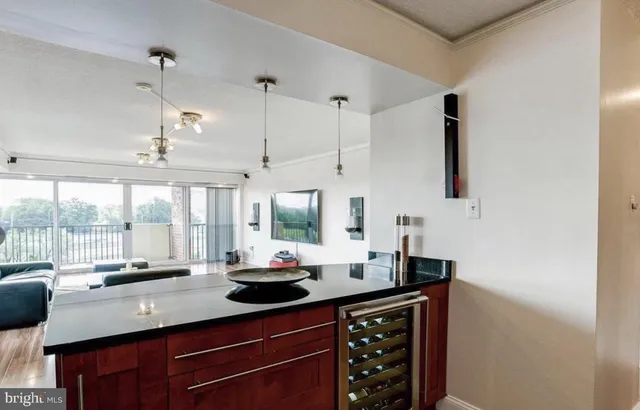 $3,350 | 1300 Army Navy Drive, Unit 922, Arlington, VA 22202