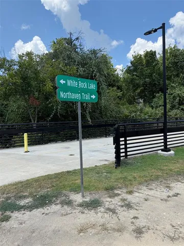 a sign that is on the wall of the building