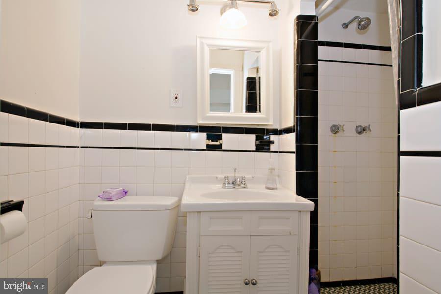 4833 Reservoir Road Northwest Washington, DC 20007 - Photo 14 of 19