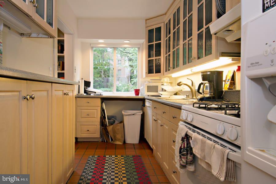 4833 Reservoir Road Northwest Washington, DC 20007 - Photo 8 of 19