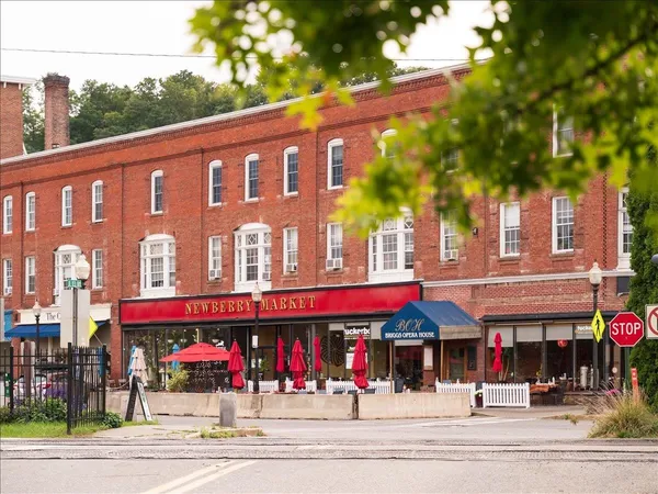 $455,000 | 15 Railroad Row, Unit 2C1, Hartford, VT 05001