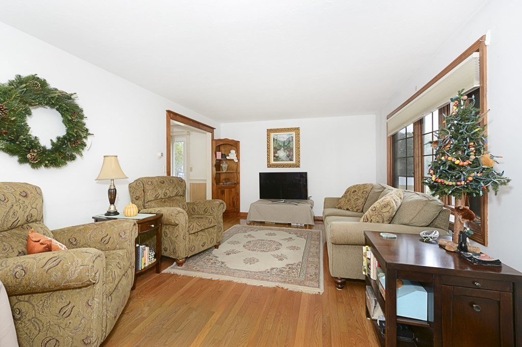28 Harvest Road, Unit B Uxbridge, MA 01569 - Photo 3 of 31 Gallery Image 3