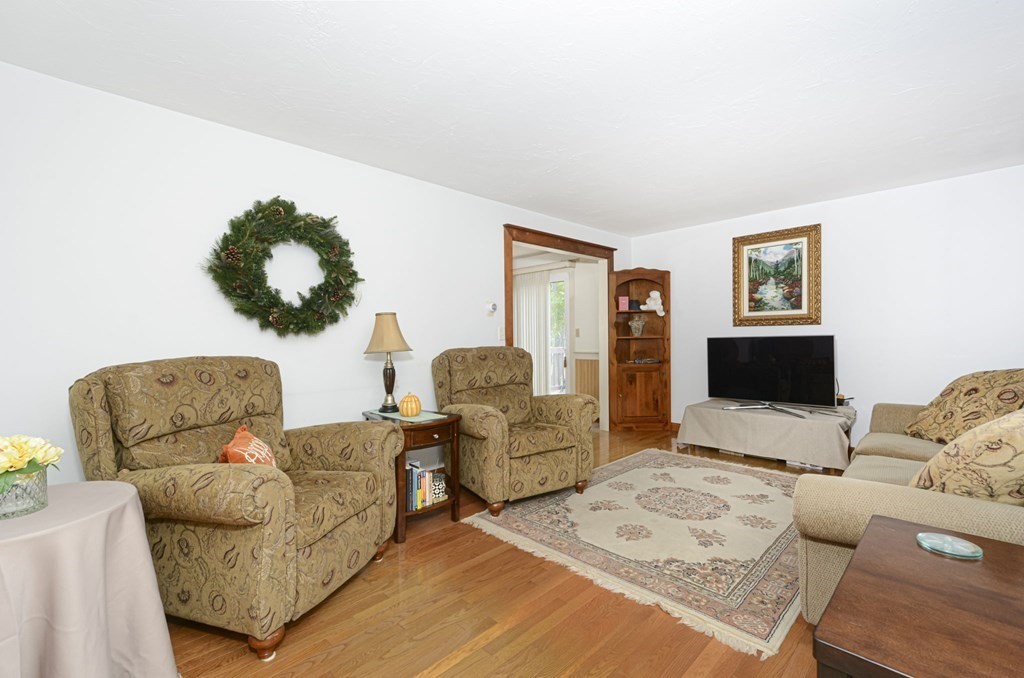 28 Harvest Road, Unit B Uxbridge, MA 01569 - Photo 4 of 31 Gallery Image 4