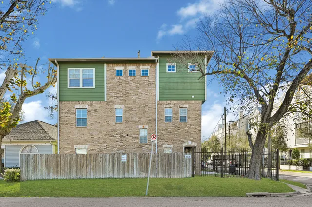 $2,995 | 2736 Cortlandt Street, Unit A, Houston, TX 77008