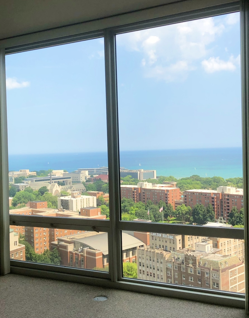 807 Davis Street, Unit 2210 Evanston, IL 60201 - Photo 7 of 10 a view of a city from a balcony