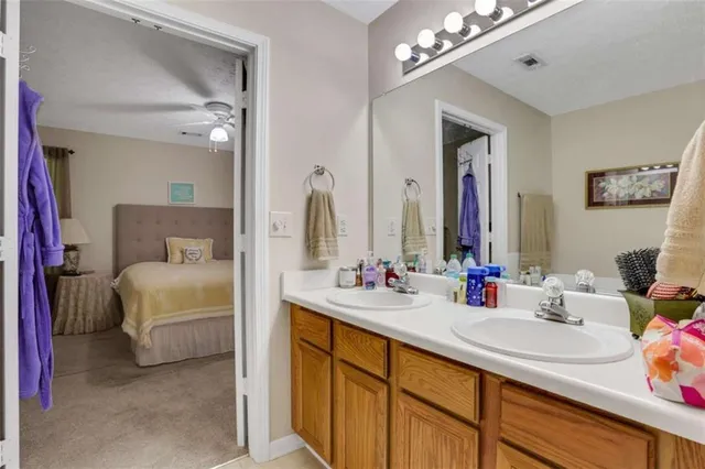 a en suite bathroom with double vanity and a mirror