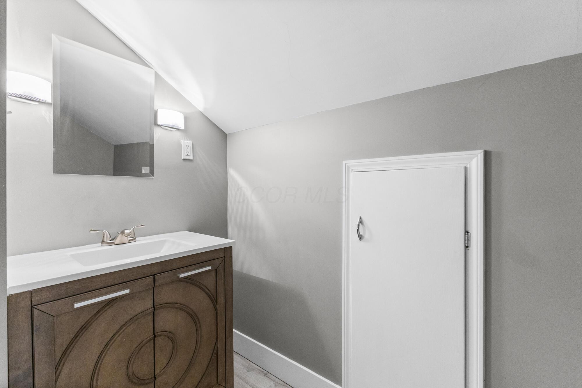 2195 Ferris Road Columbus, OH 43224 - Photo 14 of 19 26_a24a8822