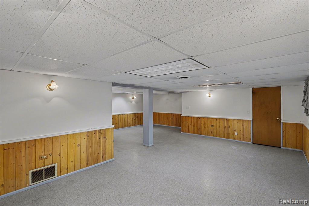 5051 Dutcher Road Howell, MI 48843 - Photo 18 of 33 Gallery Image 18
