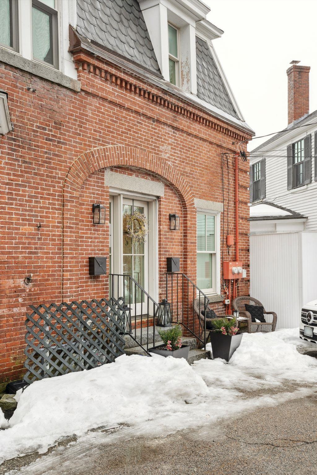 534 State Street, Unit B Portsmouth, NH 03801 - Photo 1 of 21