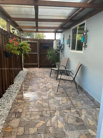 $1,200 | 6720 Charleston Street, Unit 2B, Hollywood, FL 33024