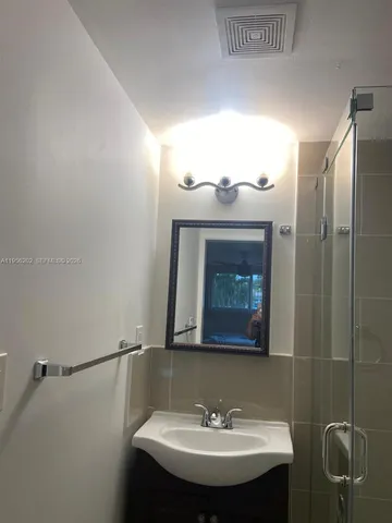 $1,200 | 6720 Charleston Street, Unit 2B, Hollywood, FL 33024