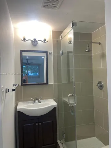 $1,200 | 6720 Charleston Street, Unit 2B, Hollywood, FL 33024