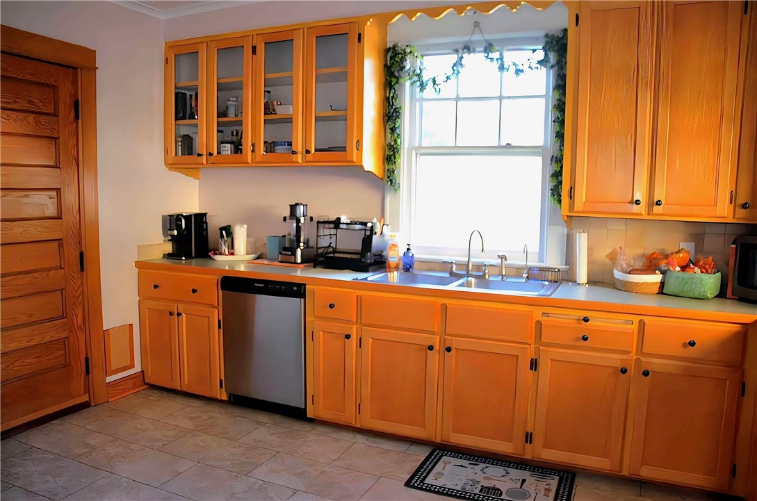 348 Seneca Parkway Rochester, NY 14613 - Photo 8 of 14 Gallery Image 8