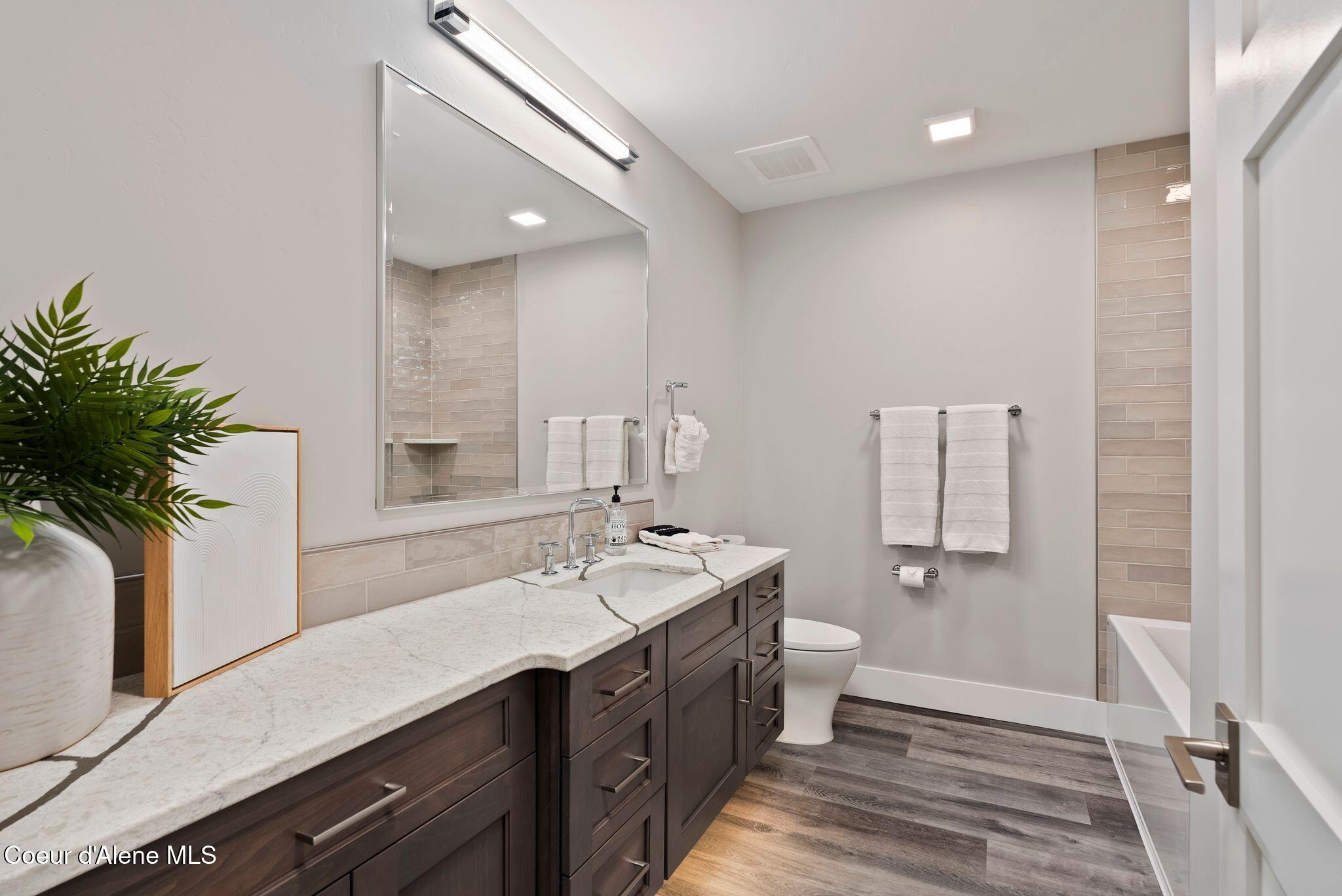 802 Sandpoint Avenue, Unit 8306 Sandpoint, ID 83864 - Photo 5 of 84 DSC04770