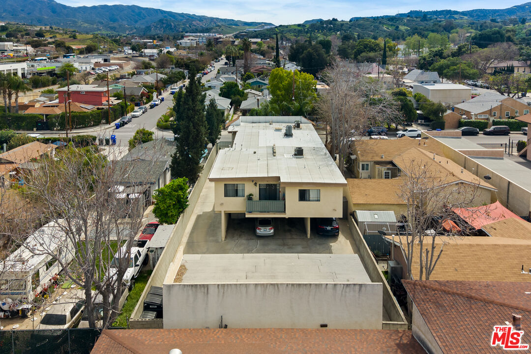 22607 14th Street Newhall, CA 91321 - Photo 12 of 24