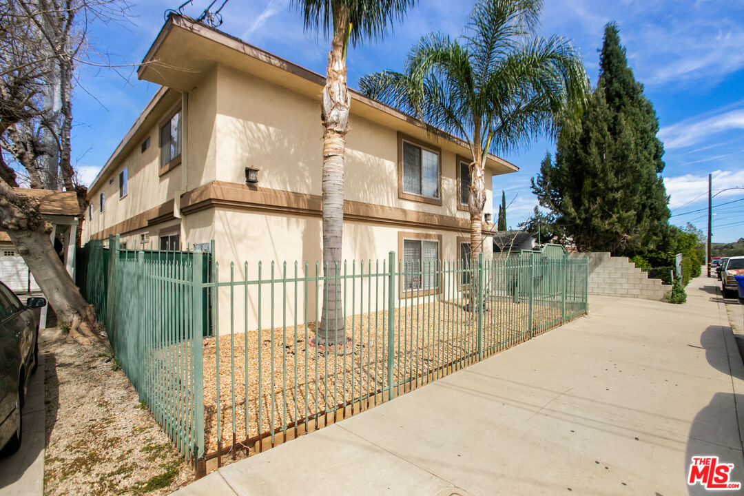 22607 14th Street Newhall, CA 91321 - Photo 14 of 24