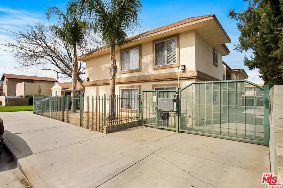 22607 14th Street Newhall, CA 91321 - Photo 15 of 24