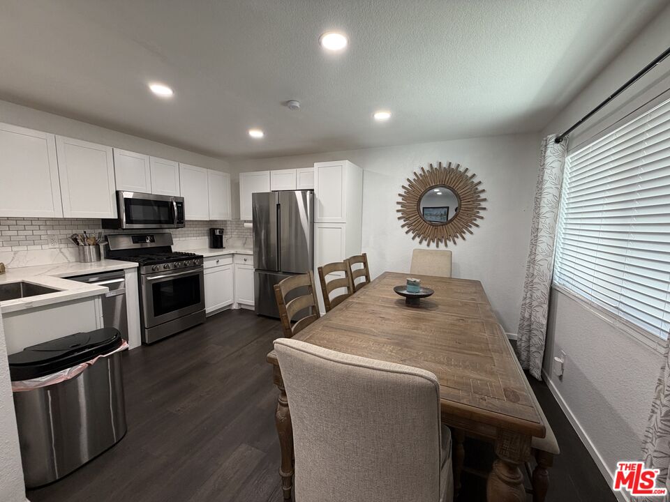 22607 14th Street Newhall, CA 91321 - Photo 17 of 24