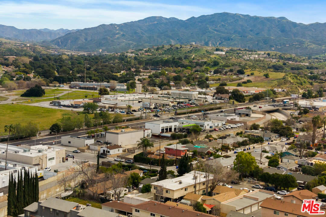 22607 14th Street Newhall, CA 91321 - Photo 9 of 24