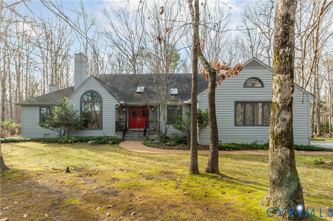 a view of a house with a yard outdoor space