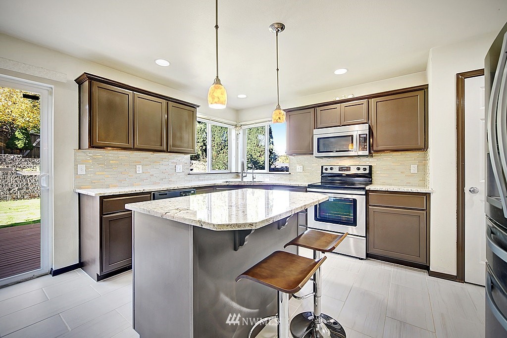 11610 Southeast 235th Street Kent, WA 98031 - Photo 4 of 16